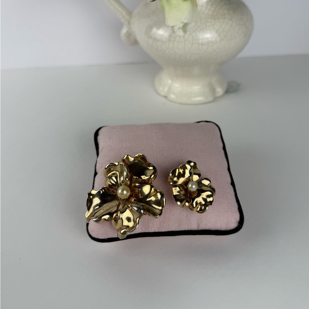 Vintage Gold Tone Flower Brooch Set with Faux Pearls